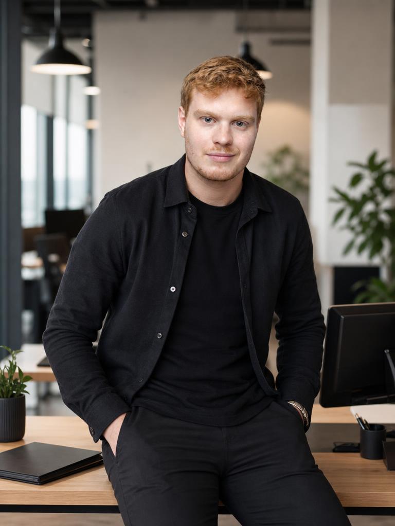 Julien Béziel, expert-comptable et fondateur de Fin'Équipe, dans ses bureaux